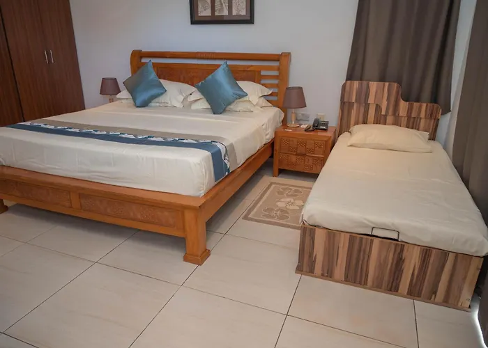 Surfers Cove Apartments Apartment