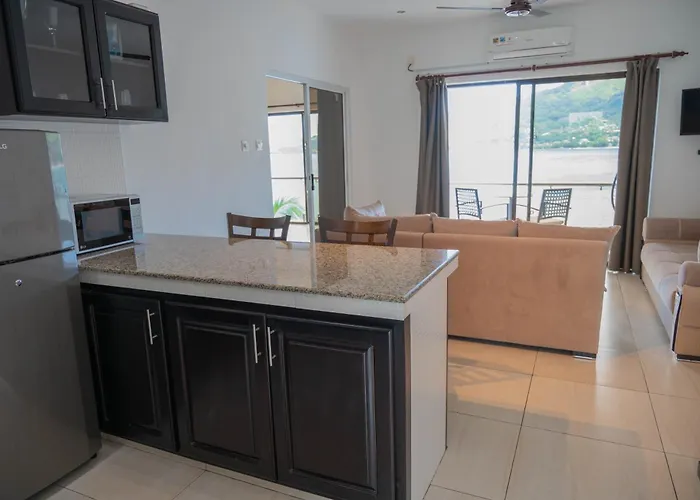 Surfers Cove Apartments *