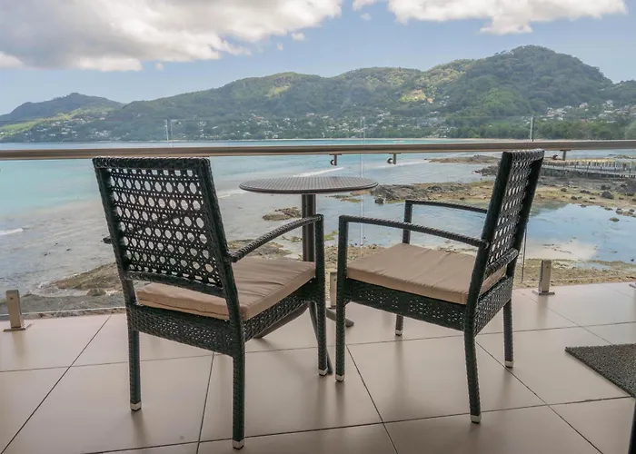 Surfers Cove Apartments *