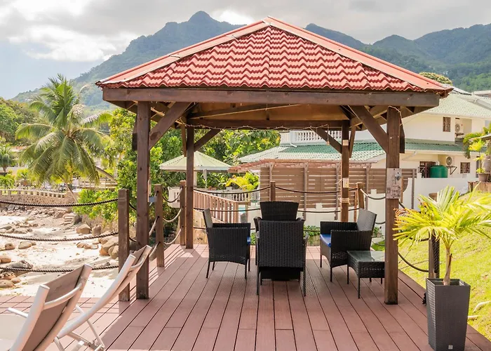 Surfers Cove Apartments *