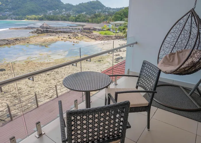 Surfers Cove Apartments *
