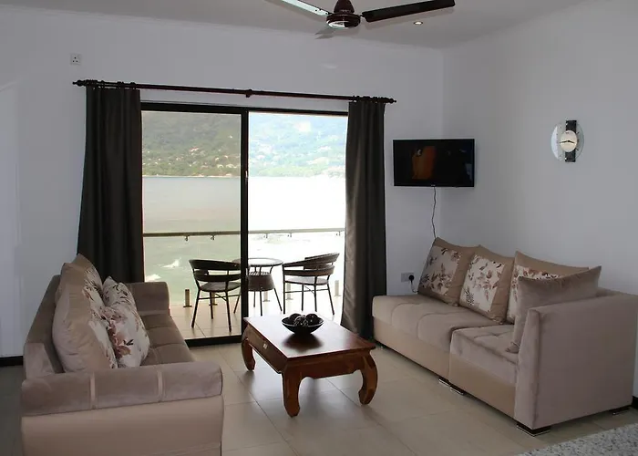 Surfers Cove Apartments *