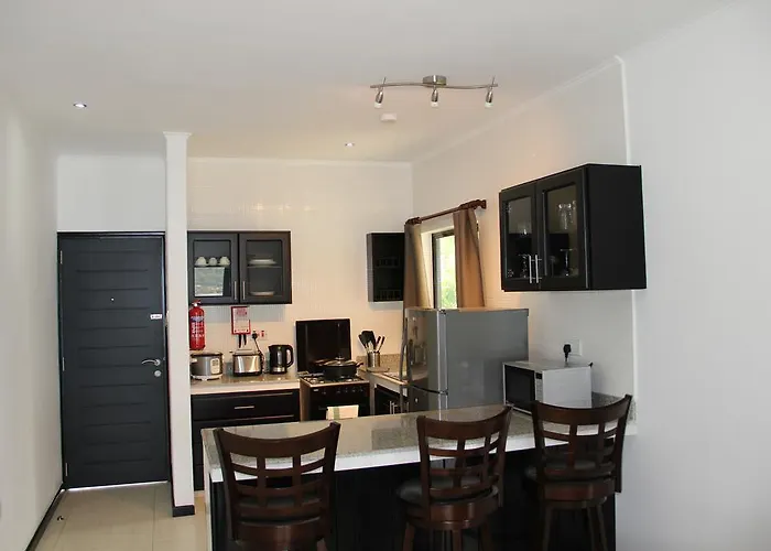 Surfers Cove Apartments Apartment