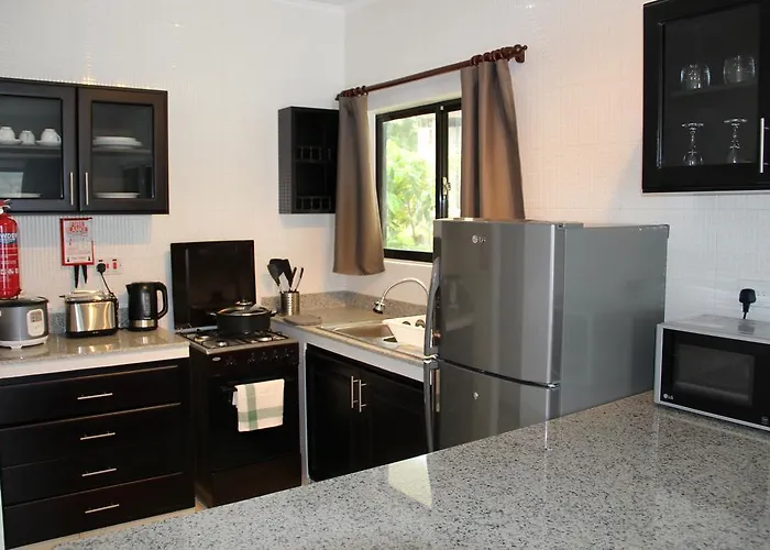 Surfers Cove Apartments *