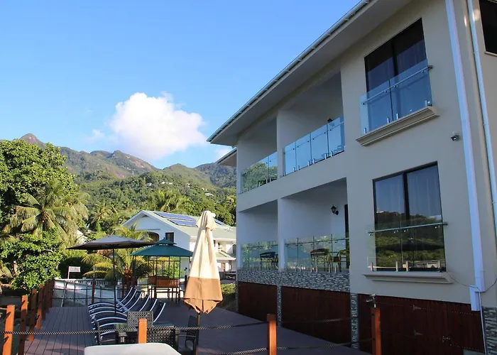 Surfers Cove Apartments Apartment